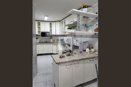 Casa à venda com 5 quartos, 220m² em Vila Fachini, São Paulo