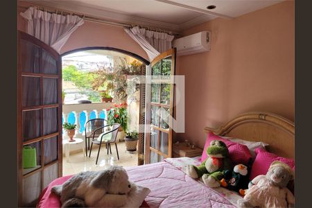 Casa à venda com 5 quartos, 220m² em Vila Fachini, São Paulo