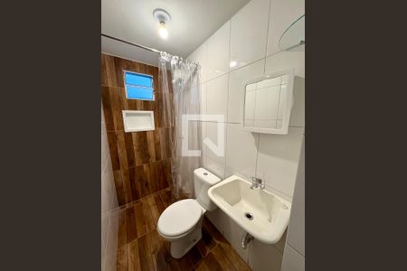 Banheiro Social de kitnet/studio para alugar com 1 quarto, 42m² em Vila Tupi, Várzea Paulista