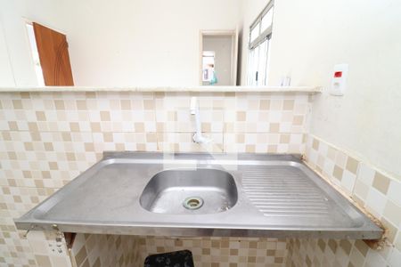 Cozinha de apartamento para alugar com 2 quartos, 50m² em Jardim Guanabara, Rio de Janeiro