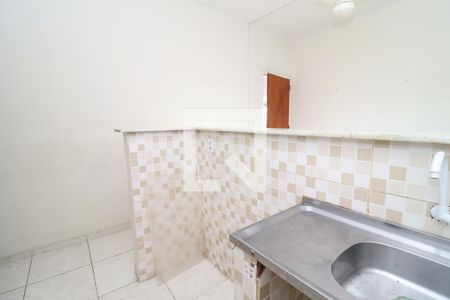 Cozinha de apartamento para alugar com 2 quartos, 50m² em Jardim Guanabara, Rio de Janeiro