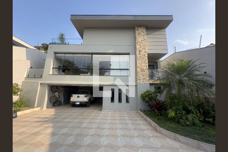 Fachada de casa à venda com 4 quartos, 550m² em Lapa, São Paulo