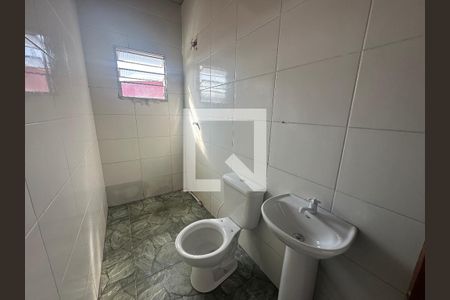Banheiro de casa para alugar com 2 quartos, 48m² em Jardim Julio, Barueri