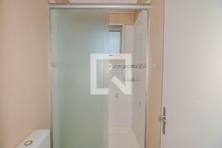 Banheiro da Suíte 1 de casa de condomínio à venda com 3 quartos, 77m² em Humaitá, Porto Alegre