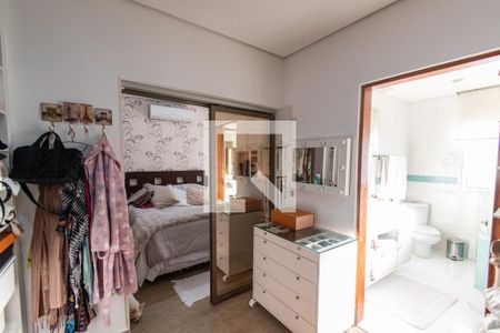 Closet da suíte 3 de casa à venda com 3 quartos, 440m² em Cambuci, São Paulo