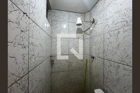 Banheiro de casa para alugar com 1 quarto, 35m² em Vila Renato, São Paulo