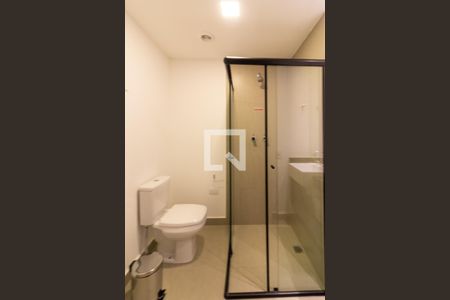 Banheiro de kitnet/studio para alugar com 1 quarto, 21m² em Jardim das Acacias, São Paulo