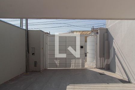 Garagem de casa à venda com 2 quartos, 70m² em Vila Granada, São Paulo