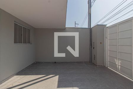 Garagem de casa à venda com 2 quartos, 70m² em Vila Granada, São Paulo