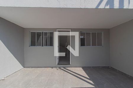 Garagem de casa à venda com 2 quartos, 70m² em Vila Granada, São Paulo