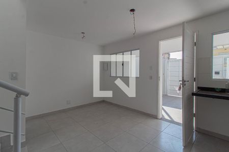 Sala de casa à venda com 2 quartos, 70m² em Vila Granada, São Paulo