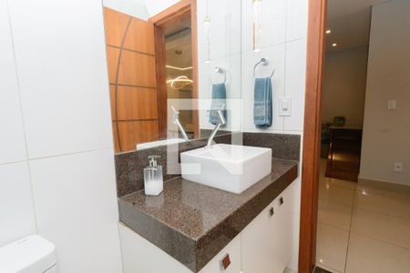 Banheiro Social de casa à venda com 3 quartos, 180m² em Casa, Contagem
