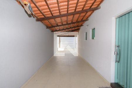 Garagem de casa à venda com 3 quartos, 180m² em Casa, Contagem