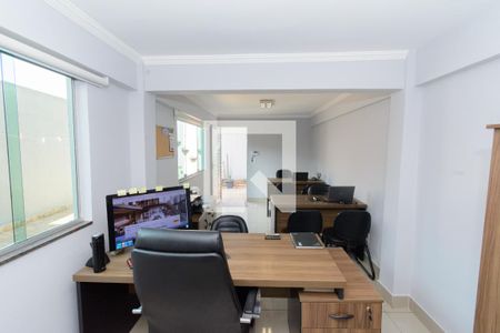 Escritório  de casa à venda com 3 quartos, 180m² em Casa, Contagem