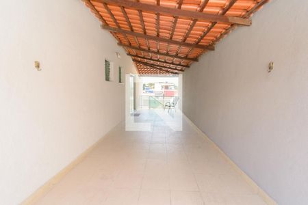 Garagem de casa à venda com 3 quartos, 180m² em Casa, Contagem