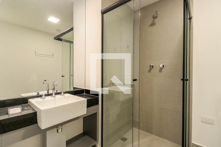 Banheiro de kitnet/studio para alugar com 1 quarto, 20m² em Jardim das Acacias, São Paulo