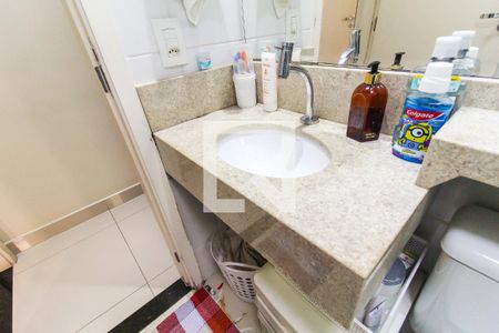 Banheiro Social de apartamento à venda com 3 quartos, 65m² em Itaquera, São Paulo