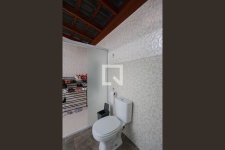 Banheiro de Serviço de casa à venda com 2 quartos, 92m² em Vila Mirante, São Paulo