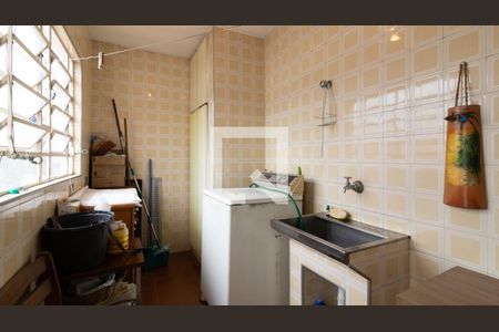 Área de Serviço de casa para alugar com 4 quartos, 210m² em Vila Londrina, São Paulo