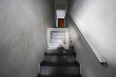 Escada de casa para alugar com 4 quartos, 190m² em Vila Ema, São Paulo