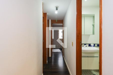 Corredor de apartamento à venda com 3 quartos, 75m² em Super Quadra Morumbi, São Paulo