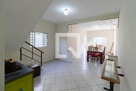Sala 1 de casa à venda com 3 quartos, 210m² em Santa Terezinha, Belo Horizonte
