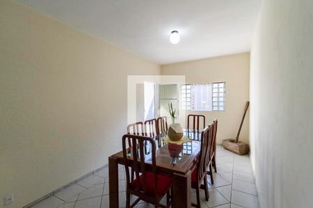 Sala 1 de casa à venda com 3 quartos, 210m² em Santa Terezinha, Belo Horizonte