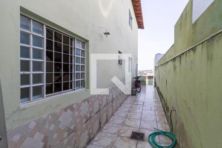 Corredor de casa à venda com 3 quartos, 210m² em Santa Terezinha, Belo Horizonte