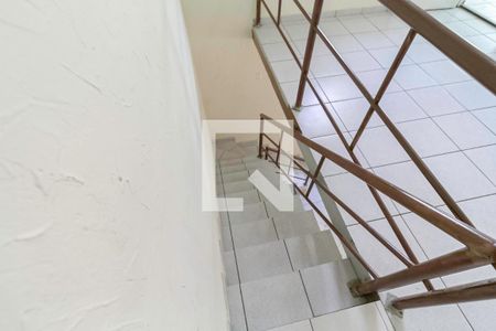 Escada de casa à venda com 3 quartos, 210m² em Santa Terezinha, Belo Horizonte