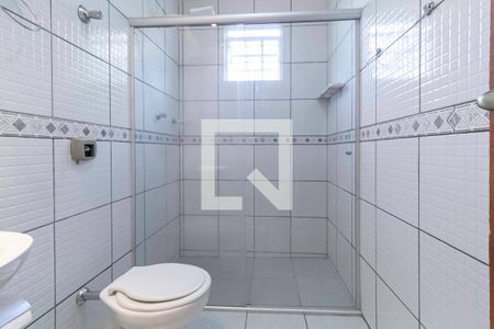 Banheiro social 2 de casa à venda com 3 quartos, 210m² em Santa Terezinha, Belo Horizonte