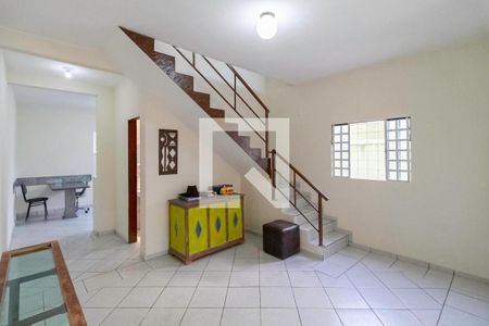 Sala 1 de casa à venda com 3 quartos, 210m² em Santa Terezinha, Belo Horizonte