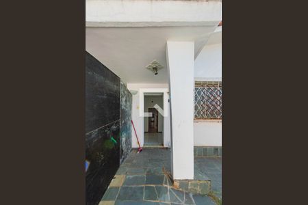Área externa de casa à venda com 3 quartos, 249m² em Calafate, Belo Horizonte