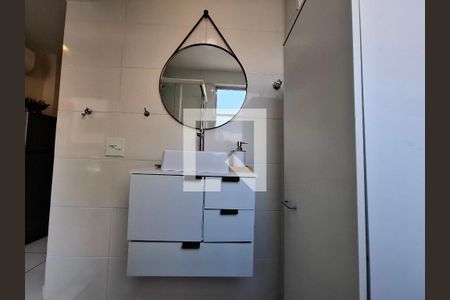 Banheiro de kitnet/studio para alugar com 1 quarto, 35m² em Lapa, Rio de Janeiro