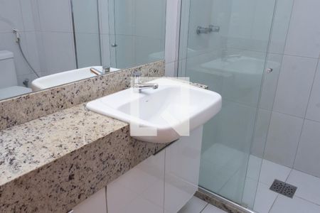 Banheiro da Suíte de kitnet/studio para alugar com 1 quarto, 47m² em Caminho das Árvores, Salvador