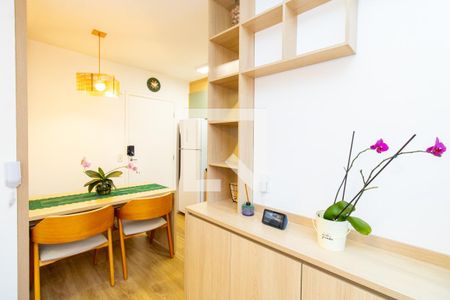 Sala de apartamento para alugar com 2 quartos, 35m² em Parque Vitoria, São Paulo