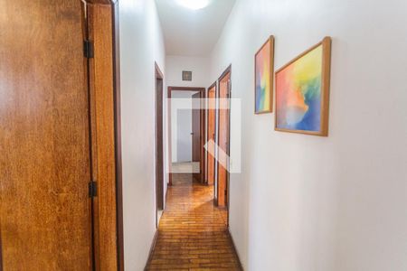 Corredor de apartamento para alugar com 3 quartos, 80m² em Santa Tereza, Belo Horizonte