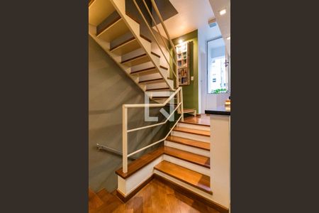 Sala de casa de condomínio à venda com 2 quartos, 110m² em Real Parque, São Paulo