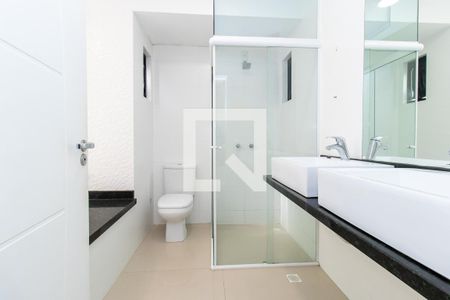 Banheiro da Suíte 4 de casa de condomínio para alugar com 5 quartos, 315m² em Campo Comprido, Curitiba