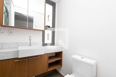 Banheiro de kitnet/studio para alugar com 1 quarto, 26m² em Consolação, São Paulo