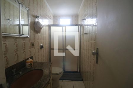 Banheiro Social de apartamento para alugar com 2 quartos, 107m² em Jardim Vitoria, Guarujá