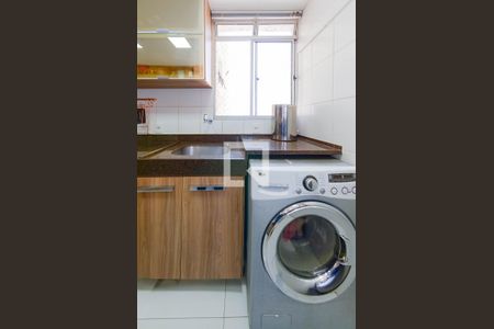 Cozinha de apartamento para alugar com 2 quartos, 50m² em Camargos, Belo Horizonte