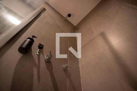 Banheiro Social de apartamento à venda com 2 quartos, 56m² em São Sebastião, Porto Alegre