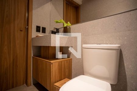 Banheiro Social de apartamento à venda com 2 quartos, 56m² em São Sebastião, Porto Alegre