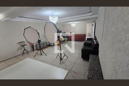 Casa à venda com 3 quartos, 242m² em Cidade Mãe do Céu, São Paulo