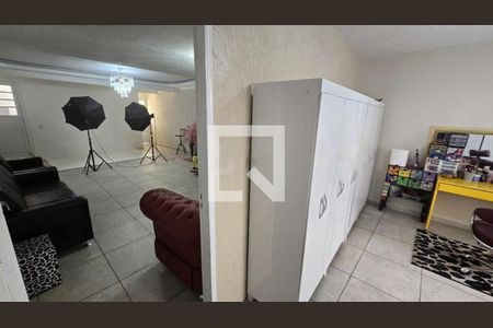 Casa à venda com 3 quartos, 242m² em Cidade Mãe do Céu, São Paulo