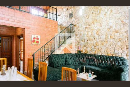 Casa à venda com 3 quartos, 280m² em Vila Carrão, São Paulo