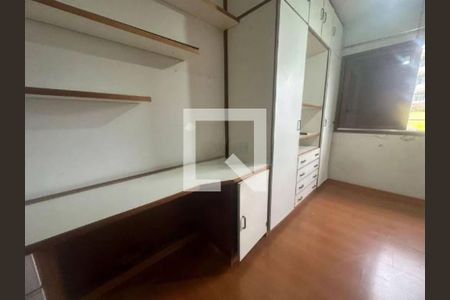 Casa à venda com 3 quartos, 246m² em Vila Carrão, São Paulo