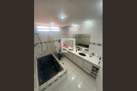 Casa à venda com 3 quartos, 330m² em Vila Lucia Elvira, São Paulo