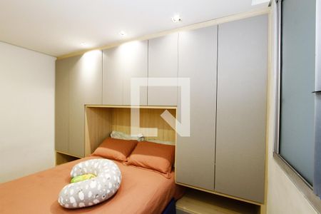 Quarto de apartamento à venda com 1 quarto, 60m² em Vila Amaral, Belo Horizonte