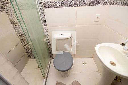 Banheiro de apartamento para alugar com 1 quarto, 35m² em Vargem Grande, Rio de Janeiro